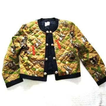 노카라 자켓 퀼팅 빈티지 스카프 패턴 골드 버튼