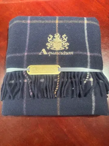 아쿠아 스큐텀 무릎 담요