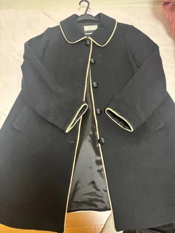 Conture brooch 블랙 롱 코트 38