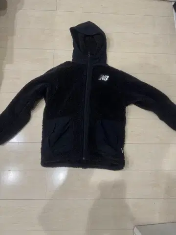 New Balance 플리스 자켓 블랙