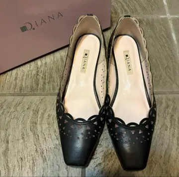 다이애나 발레 슈즈 블랙 레이스 레이스 컷 가죽 펌프스 페미닌