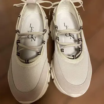 베이크루즈 LE TAION 베이지 스니커즈