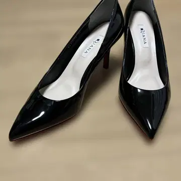 DIANA 블랙 스틸레토 하이힐