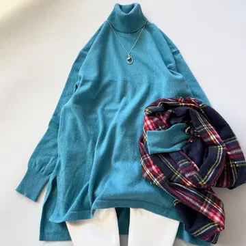 더마 컬렉션 루즈핏 캐시미어 100 긴팔 니트 블루