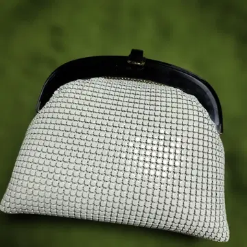 화이트 메탈릭 클러치백 파티백