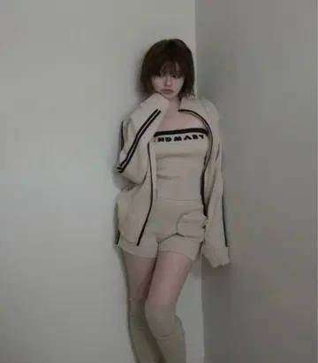 andmary Zoe full zip set up beige