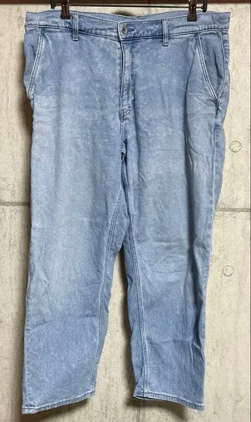 UNIQLO 라이트 블루 스트레이트 데님 팬츠