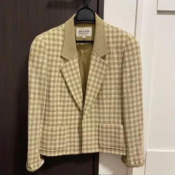 베이지 체크 무늬 테일러드 자켓
