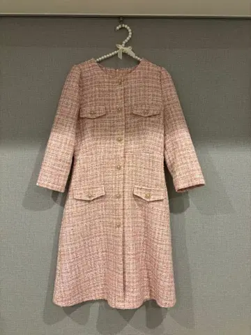 핑크 트위드 긴팔 무릎 기장 원피스