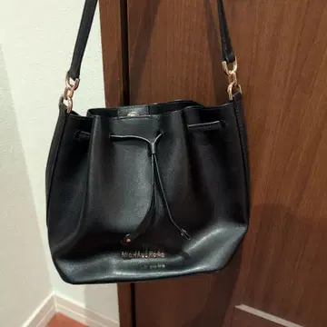 MICHAEL KORS 마이클코어스 블랙 버킷백 원숄더