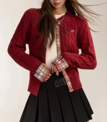 AsRiRe 앞 하트 자수 로고 레이어드 스타일 케이블 니트 가디건