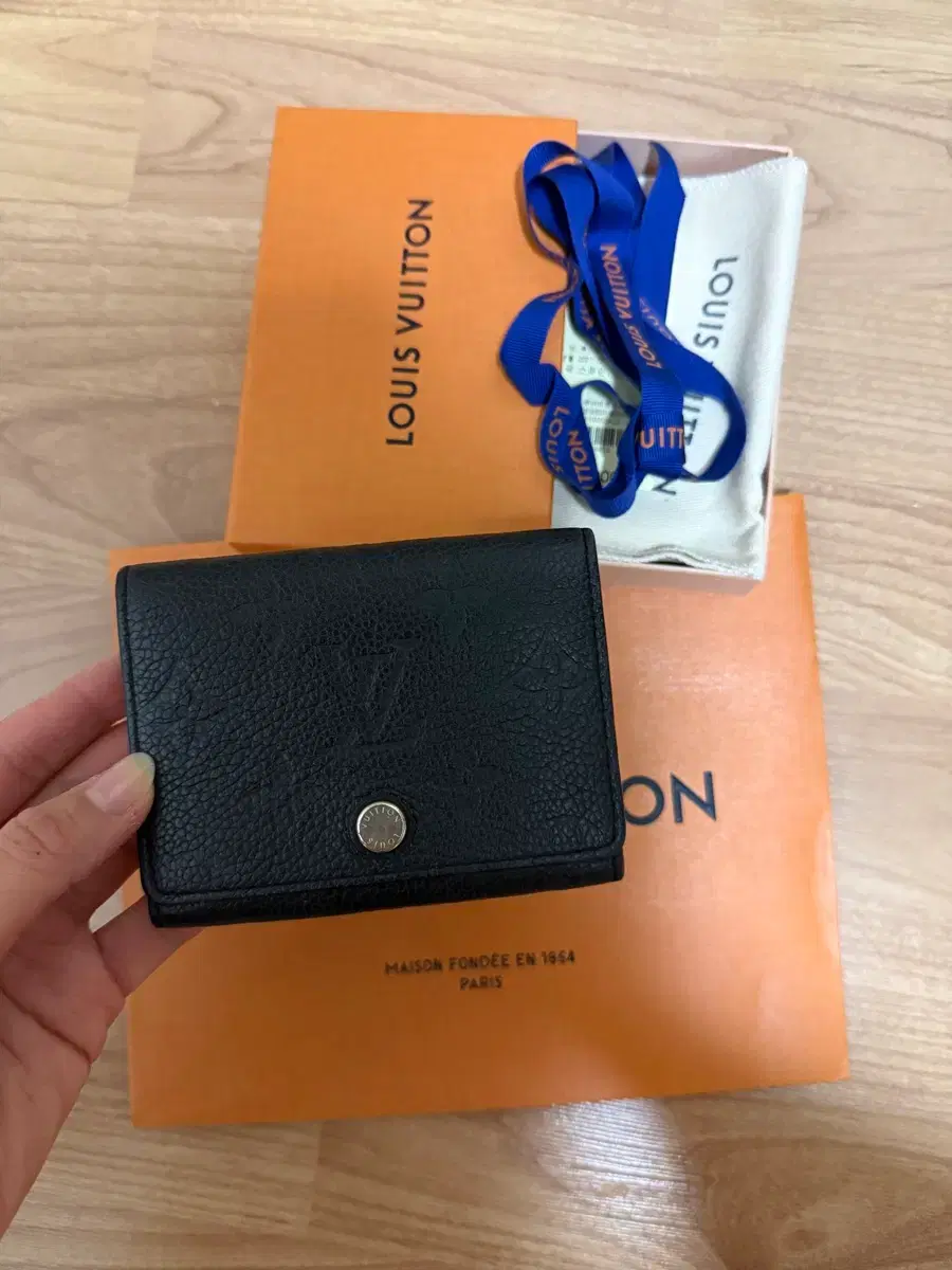 Louis Vuitton Business Card Holder (M58456)