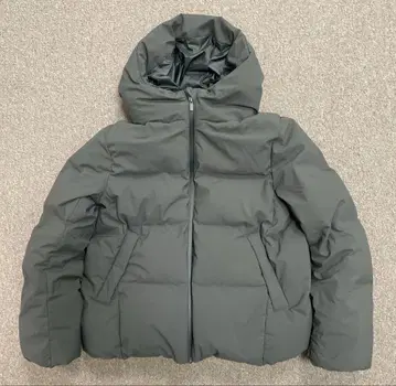 유니클로 심리스 다운 파카 M 올리브 그린 계열