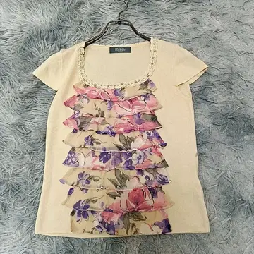 [새상품급] 프랑코 페라로 비즈 장식 프릴 니트 꽃무늬 베이지 이토킨