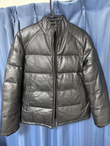 블랙 가죽 자켓 퀼팅 디자인