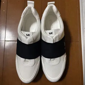 Michael Kors 화이트 스니커즈