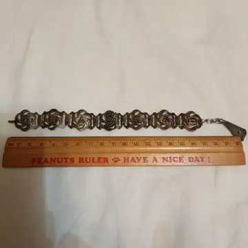 장식적인 금속제 팔찌