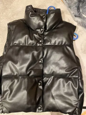 ZARA 블랙 다운 베스트 M 사이즈