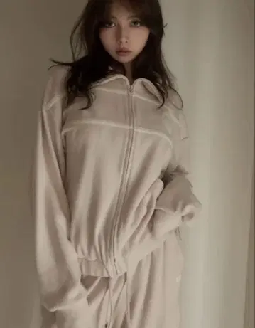 andmary Milky pile heart zip tops