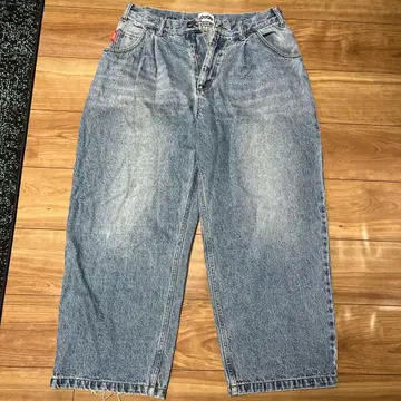 라이트 블루 데님 와이드 실루엣