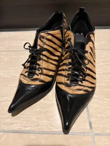 et vous 호피 송치 숏 부티 23.0