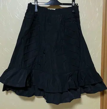 에이코 콘도 블랙 플레어 스커트 무릎 기장