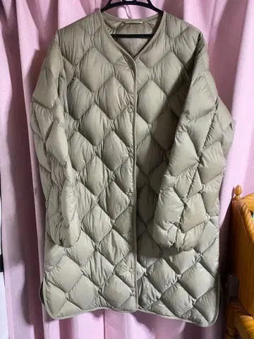 유니클로 울트라 라이트 다운 롱 자켓 L 사이즈 (주머니 포함)