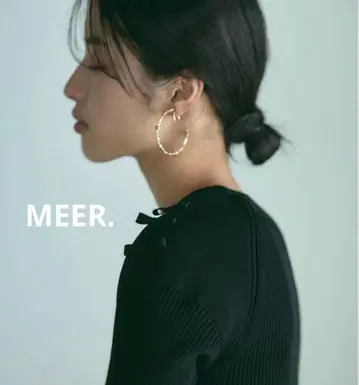 새상품급 meer. SHOULDER RIBBON RIB KNIT TOP