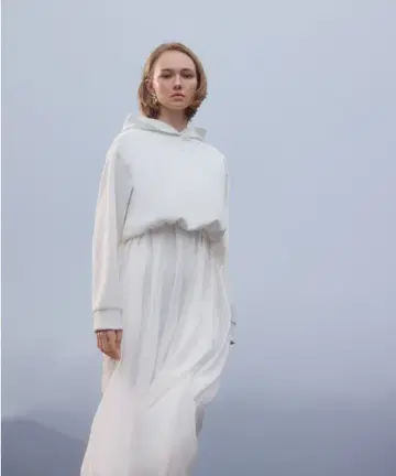 [ IPSA/emmi ] 던보루 후디 상의 화이트