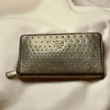 새상품급 MCM 골드 스터드 라운드 지퍼 장지갑 레어