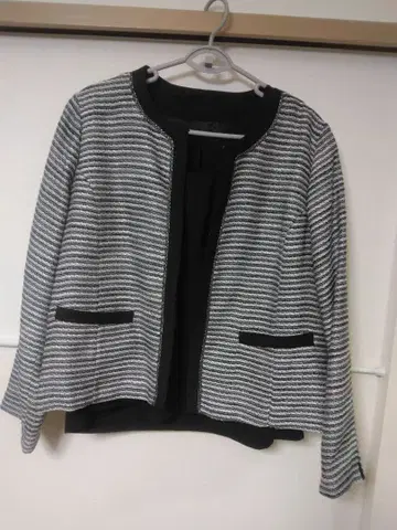 노카라 자켓 블랙과 화이트 스트라이프 사이즈