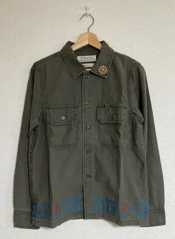 REMI RELIEF 플라워 스터드 밀리터리 셔츠 네이티브 자수 새상품급