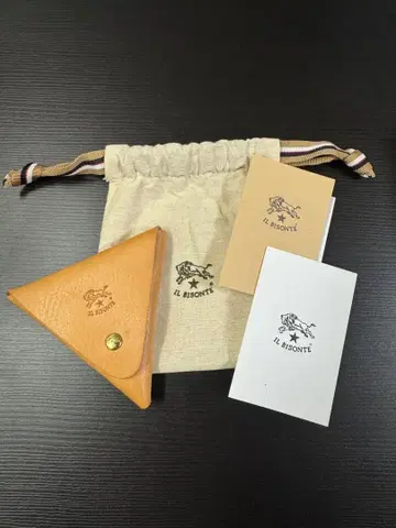 IL BISONTE 삼각형 코인 케이스 베이지