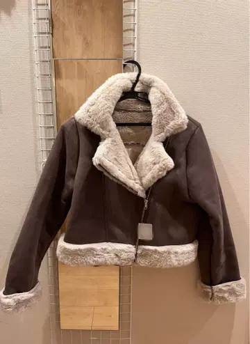 브라운 무스탕풍 숏 기장 자켓