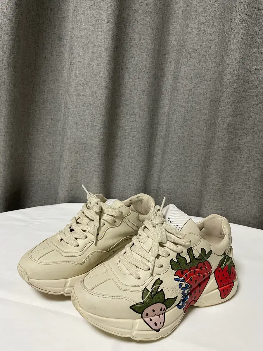 Gucci Strawberry Rhyton full set