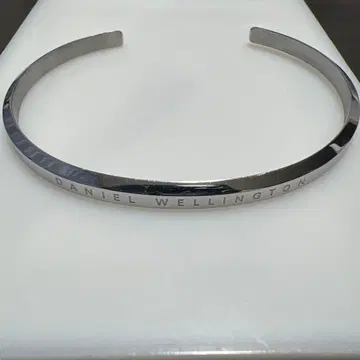 다니엘 웰링턴 뱅글