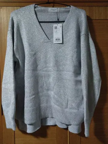 라메얀 V넥 니트