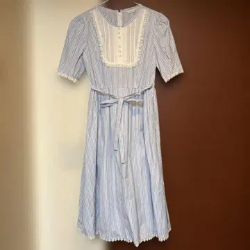 MILK 파랑과 화이트 스트라이프 반팔 원피스