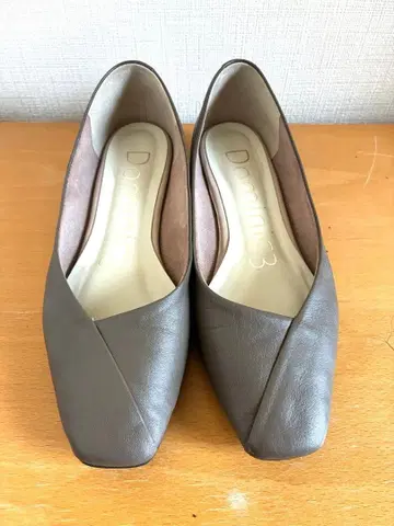 도미닉3 플랫 펌프스 그레이 베이지