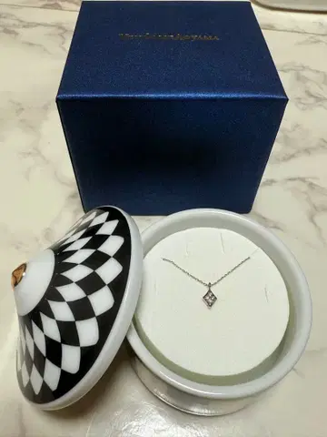 Vendome Aoyama 다이아몬드형 목걸이