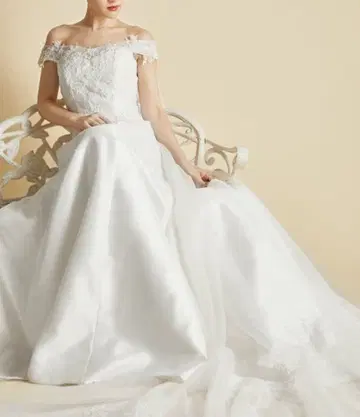 오프숄더 화이트 웨딩 드레스