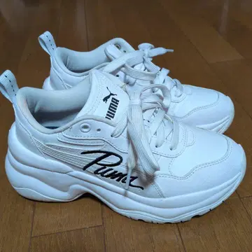 PUMA 통굽 스니커즈 23cm