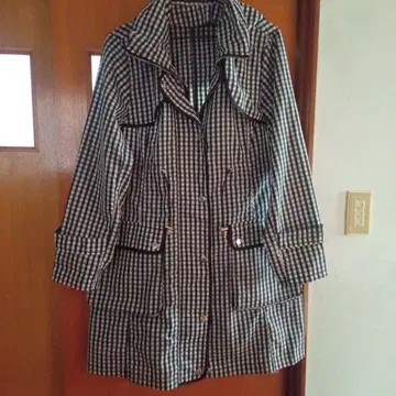 체크 무늬 레인코트