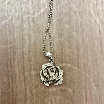 장미 목걸이