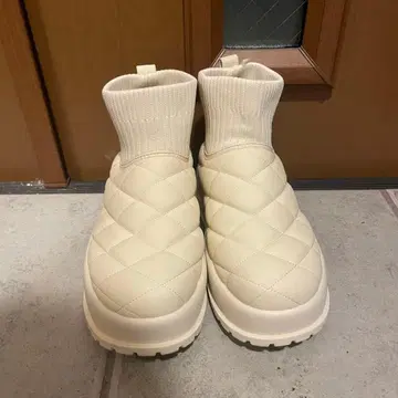BLPO 퀼팅 화이트 부츠