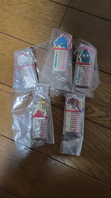 가챠  빗 아크릴 참 산리오