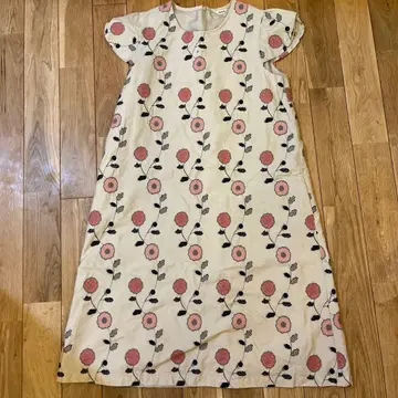 하우피아 haupia 꽃무늬 자수 반팔 무릎 기장 원피스