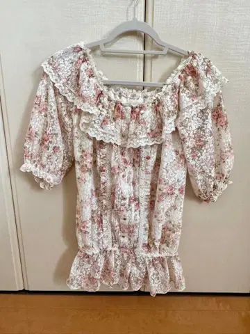 레어 LIZLISA 파워풀 꽃무늬 상의