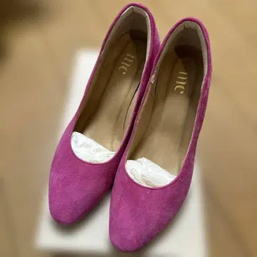 새상품급 힐즈베뉴 핑크 스웨이드 펌프스