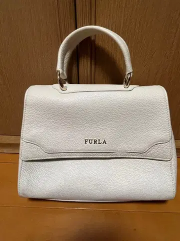 FURLA 화이트 가죽 핸드백